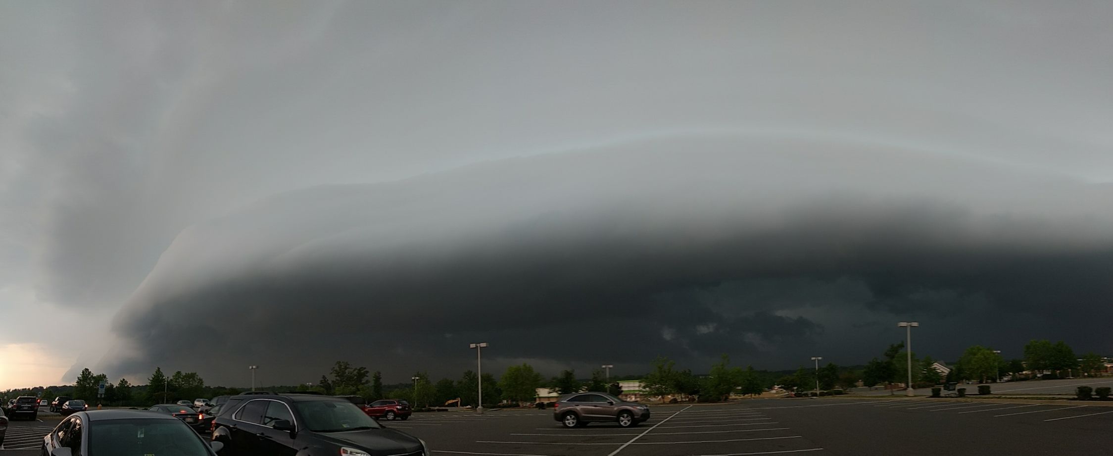 Storm rolls in